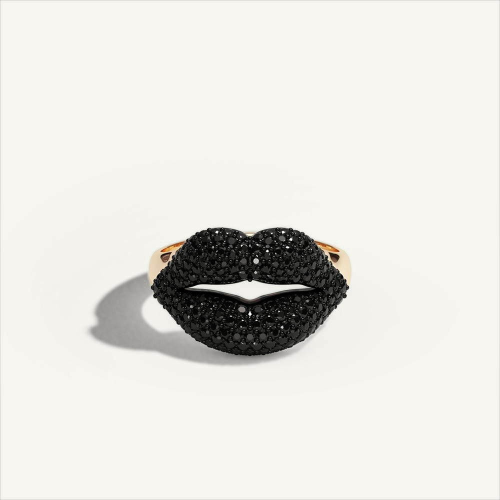 Just Lips Pavé Ring – Black Diamonds – retusch