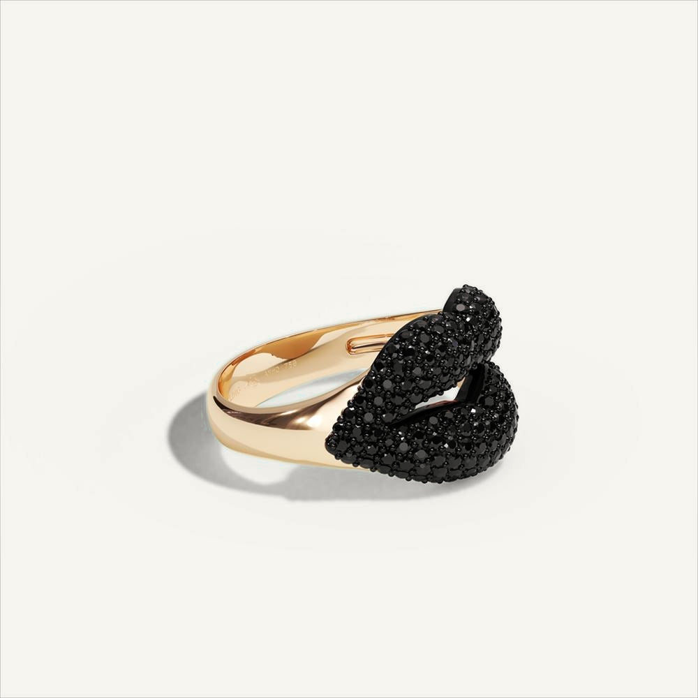 Just Lips Pavé Ring – Black Diamonds – retusch