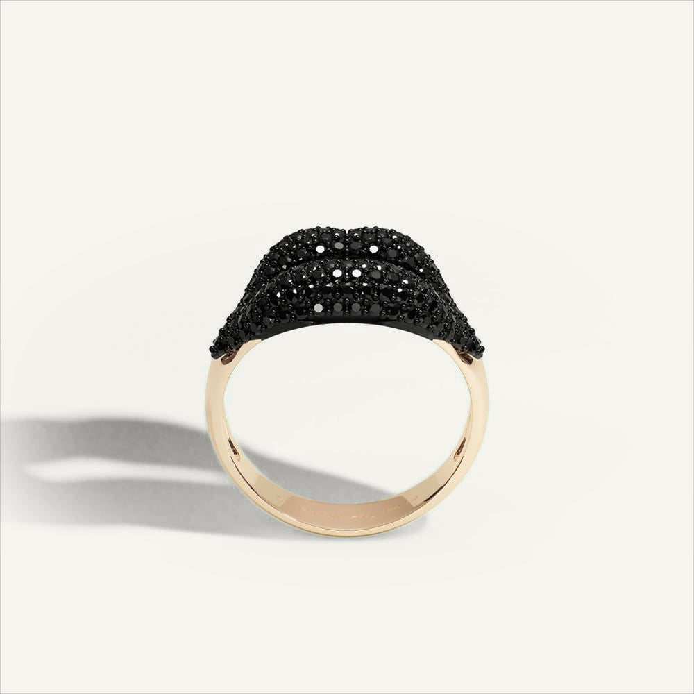 Just Lips Pavé Ring – Black Diamonds – retusch