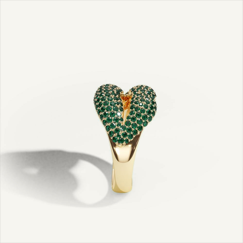 Just Lips pavé ring in 18K yellow gold with deep forest green coloured diamonds