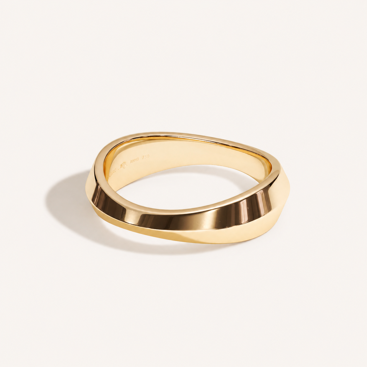 Crest Band Ring