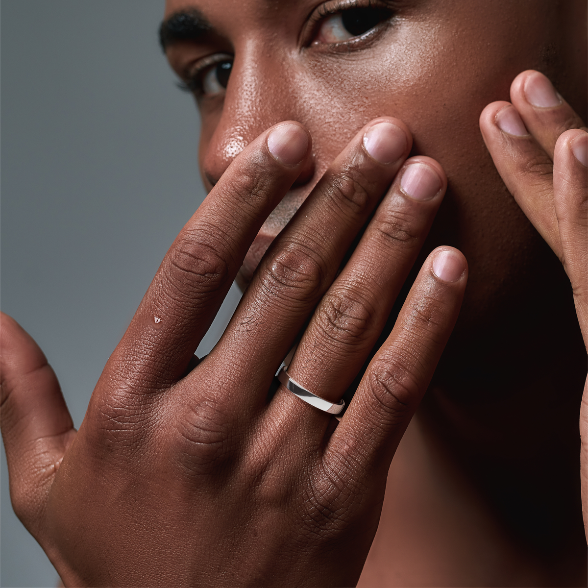 ECHELON 3 mm — male model wearing 18K white gold wedding band, original photograph