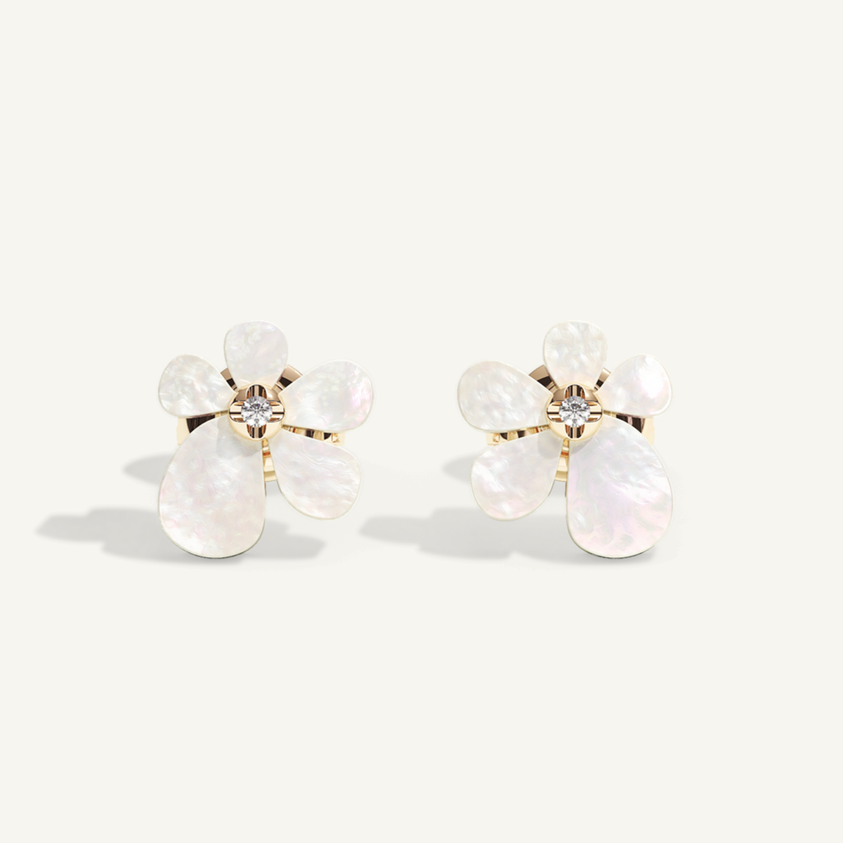 Gisela Mother of Pearl Studs