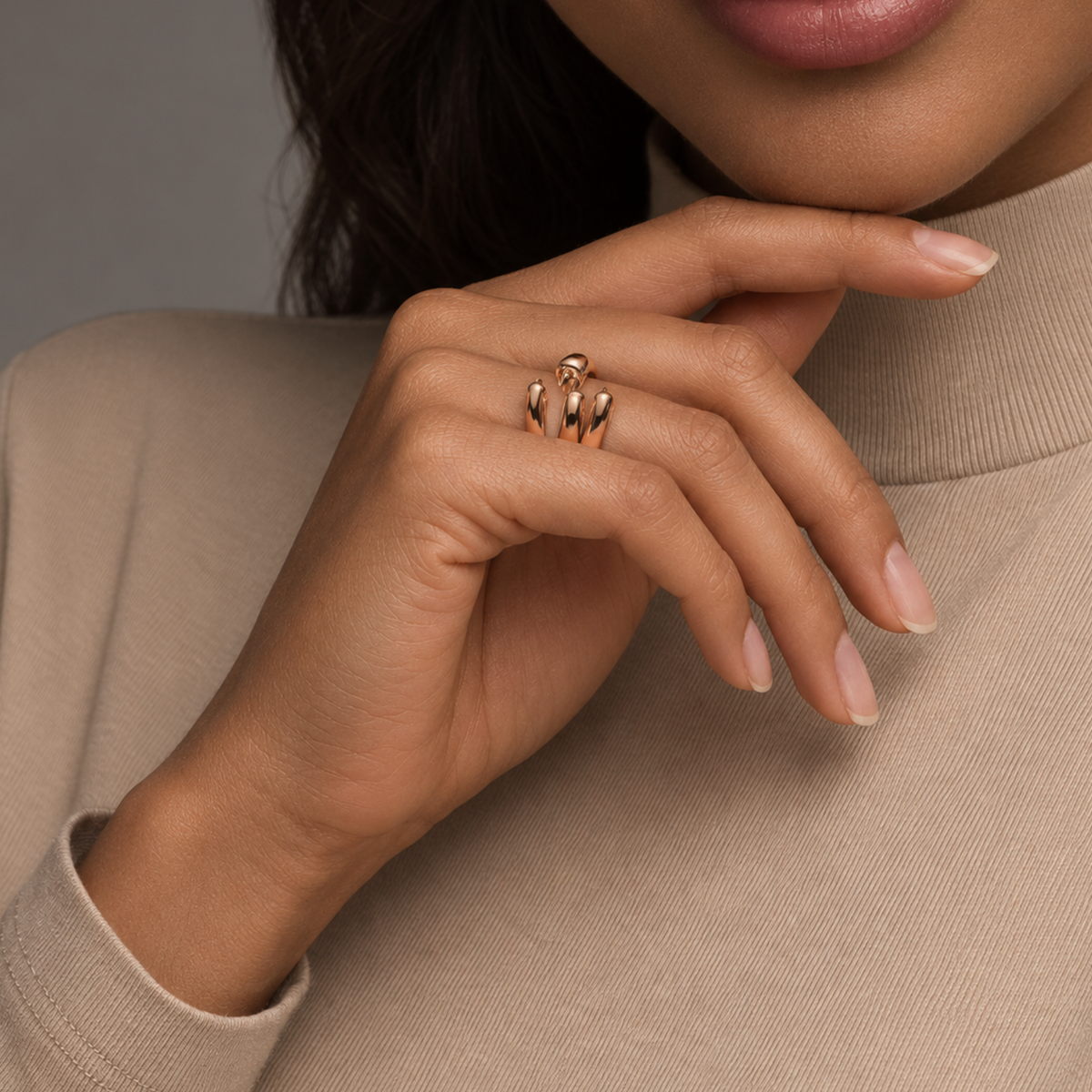 Griffe Clutch Ring in rose gold worn on a hand with natural nails