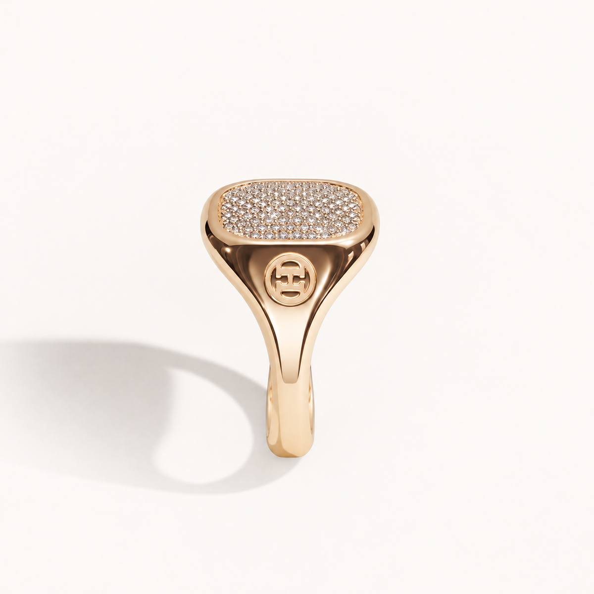 Monogram Signet Pavé Ring in 18k yellow gold with diamonds – side view