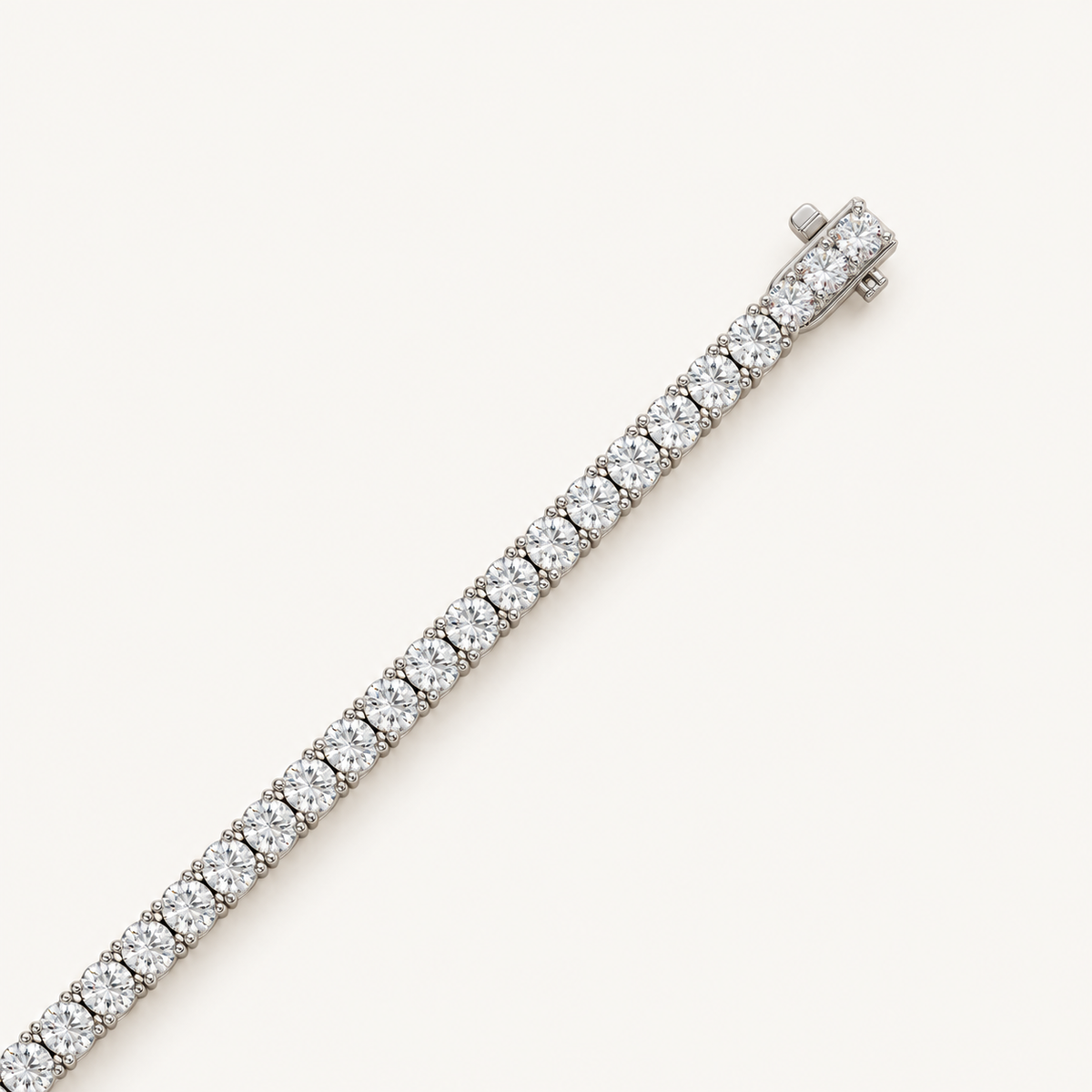 Tennisarmband Basket 4 Prong i 18K vitguld, 3,43 ct – detalj av lås
