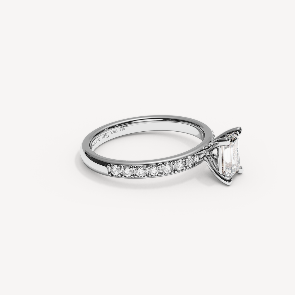 021) REFELLECANAL 92-2,5. Smaragd 0,70 + 0,02 sidstenar | White Gold | View 1