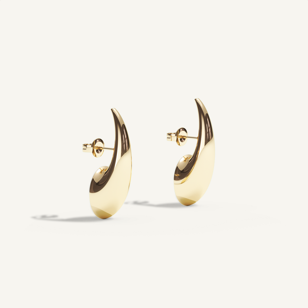 Griffe Ear Cuff in 18K yellow gold, product view